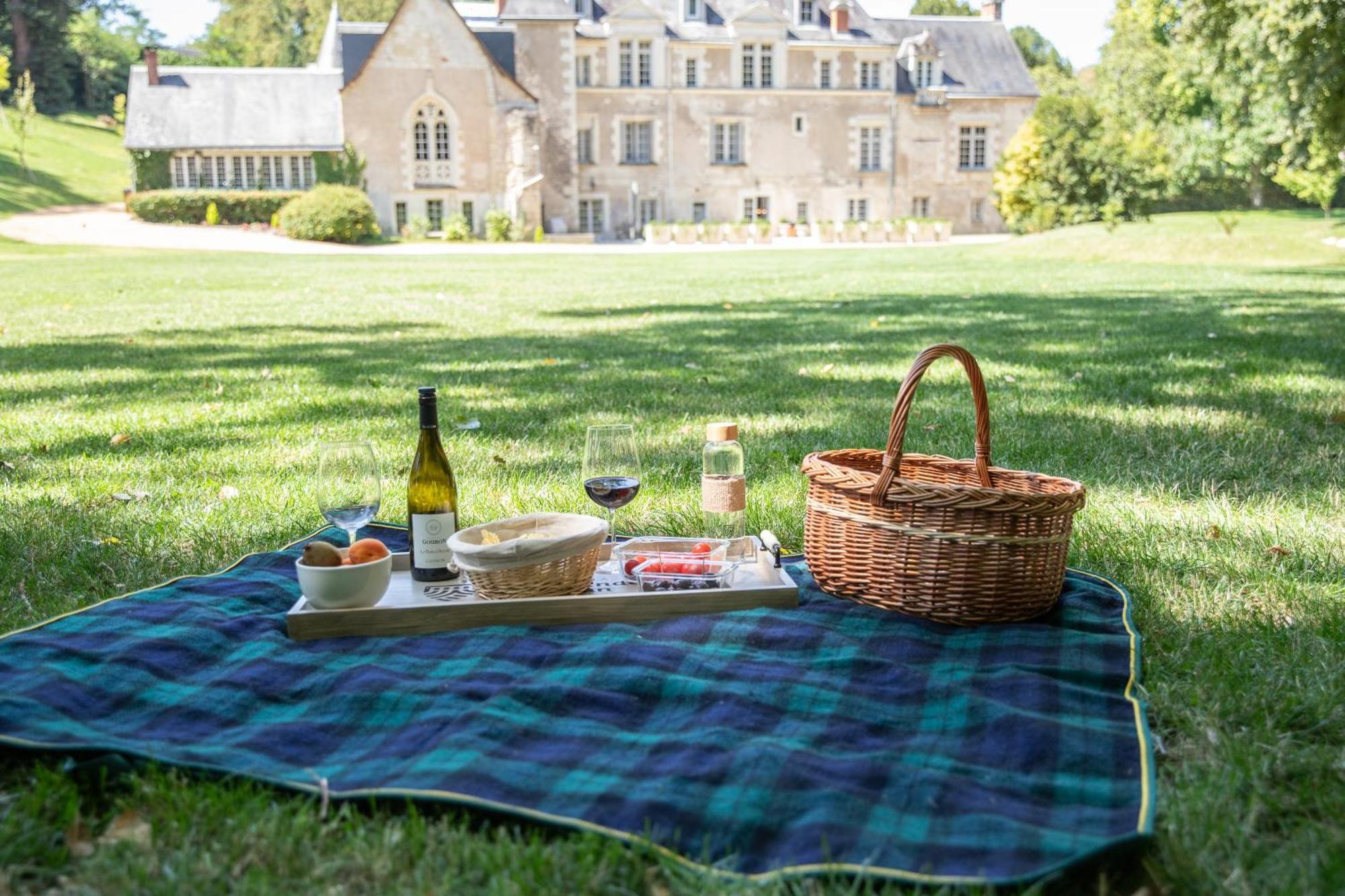 Domaine De La Commanderie De Ballan Exteriör bild