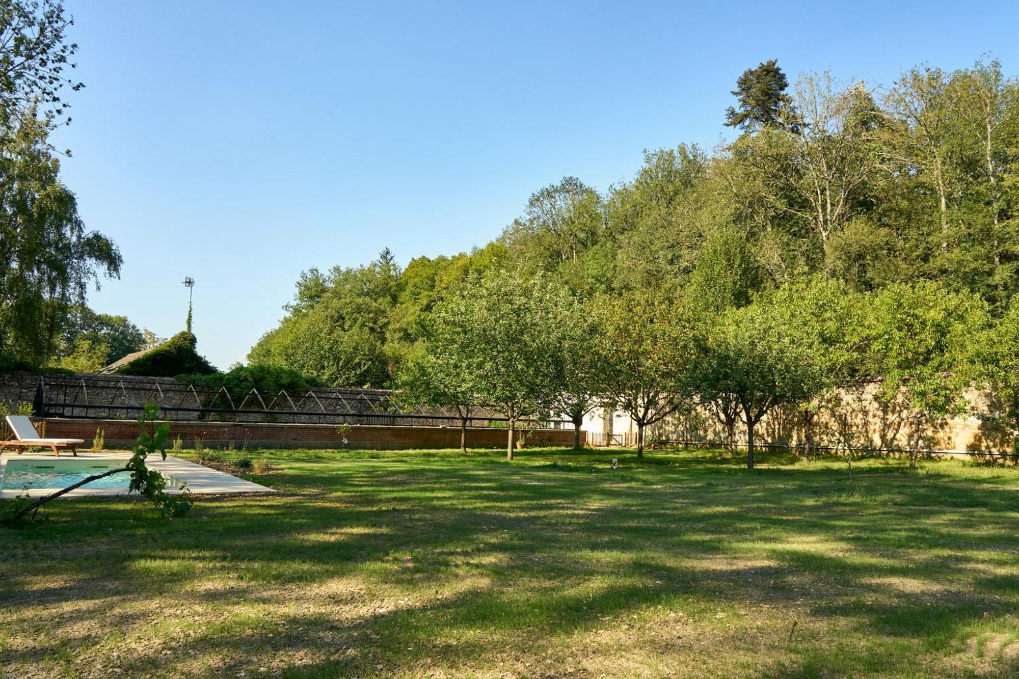 Domaine De La Commanderie De Ballan Exteriör bild