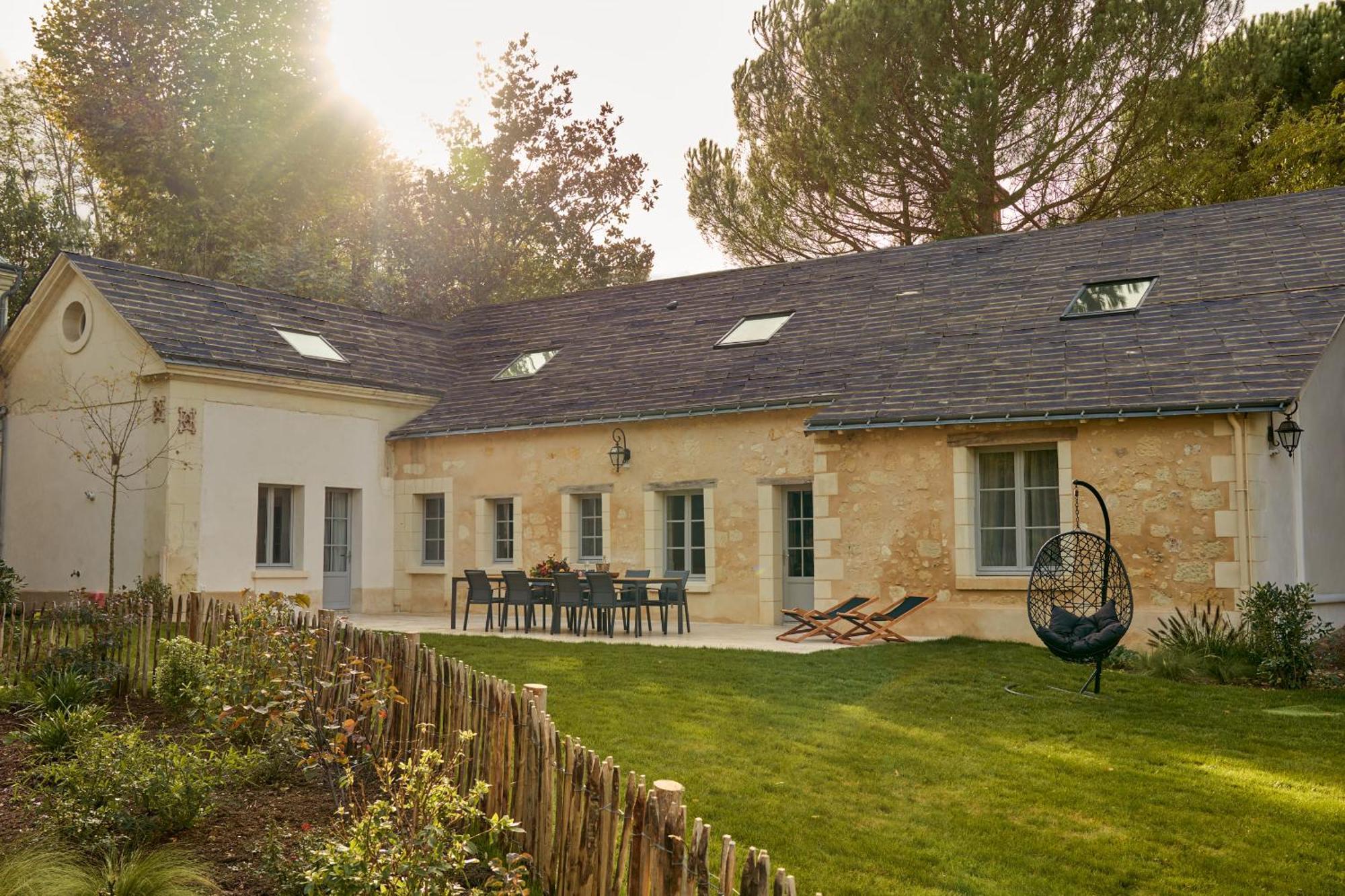 Domaine De La Commanderie De Ballan Exteriör bild